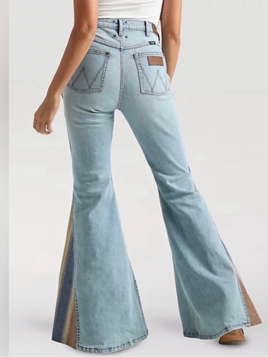 Wrangler Denim - Wrangler X Pendelton Women's Trumpet Flare Jean in Light Wash Denim Size 32 Rare
